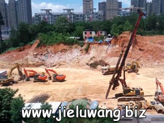 【短视频】武汉钉子户被断水断电断路 开始直播关南村征地拆迁腐败